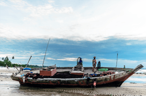 Tanzania_boat_children_shoreline