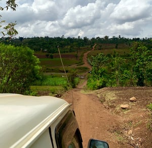dirt_road_uganda_africa_jeep