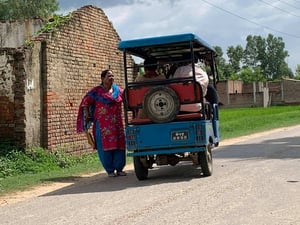 GLR staff questioning people travelling towards the border in autorickshaw