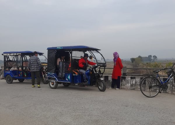 Monitors in Nepal stopping a rickshaw near the border