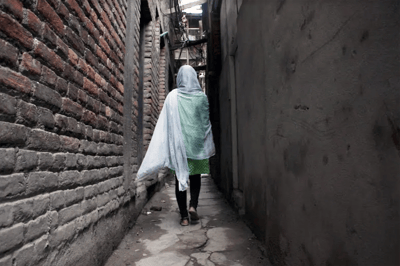 woman_alley_asia