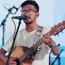 atit-singing-guitar