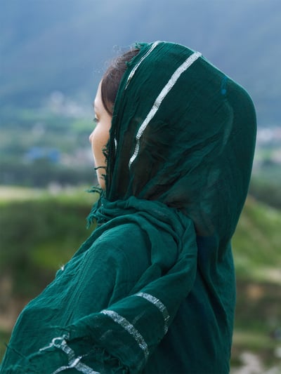 girl with scarf on head from behind-2