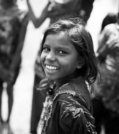 girl-smiling-blackandwhite-2