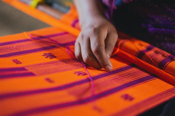 hand-on-loom-2
