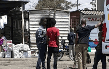 malawi_bus_station_boys