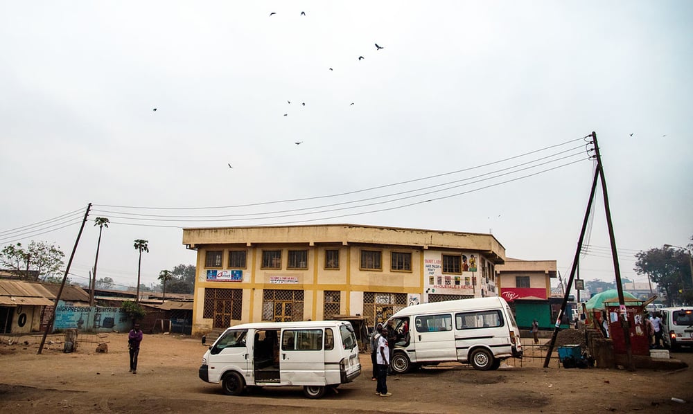 malawi_town_vans_buildings