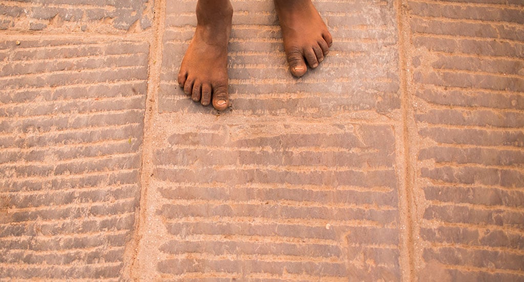 nepal_streets_childs_feet