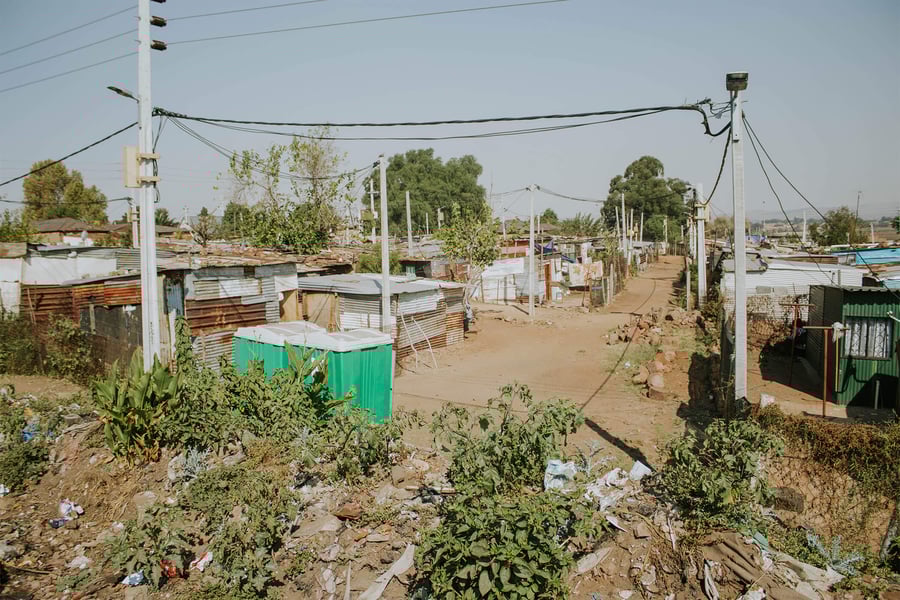 ramshackle-housing-africa-2