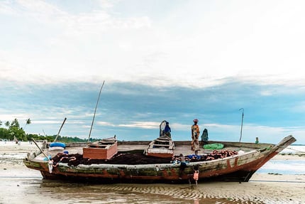 tanzania_lake_boat