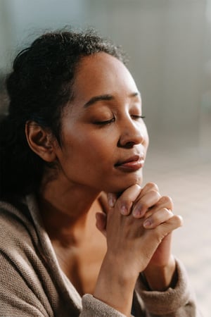 woman-praying-pexels-2